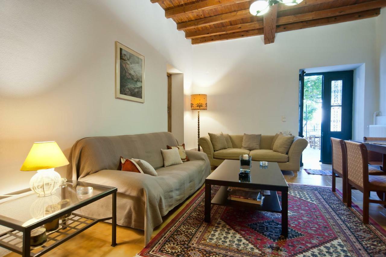 Elia Apartments Chrisso Delphes Extérieur photo